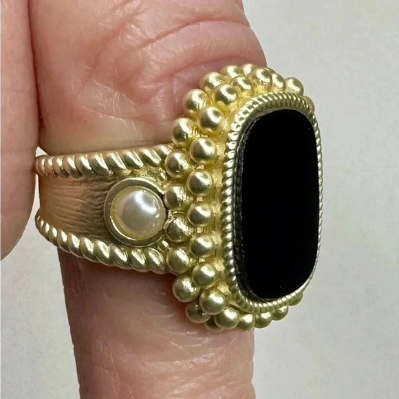 Stunning Black Onyx Stone Ring Set Muted Gold - Picture 4 of 7